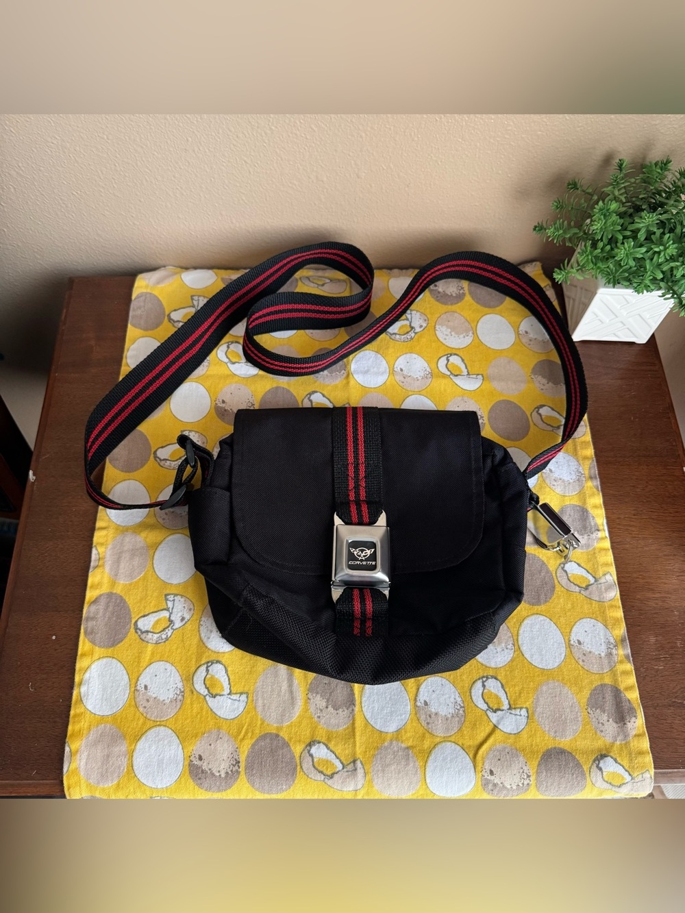 Buckle Down black and red Corvette crossbody bag